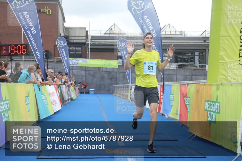 11.08.2024 - GEWOBA Citytriathlon Bremen Lena Gebhardt http://msf.ph/oto/6787928 11.08.2024 11:19:09 Ziel 81 meine-sportfotos.de