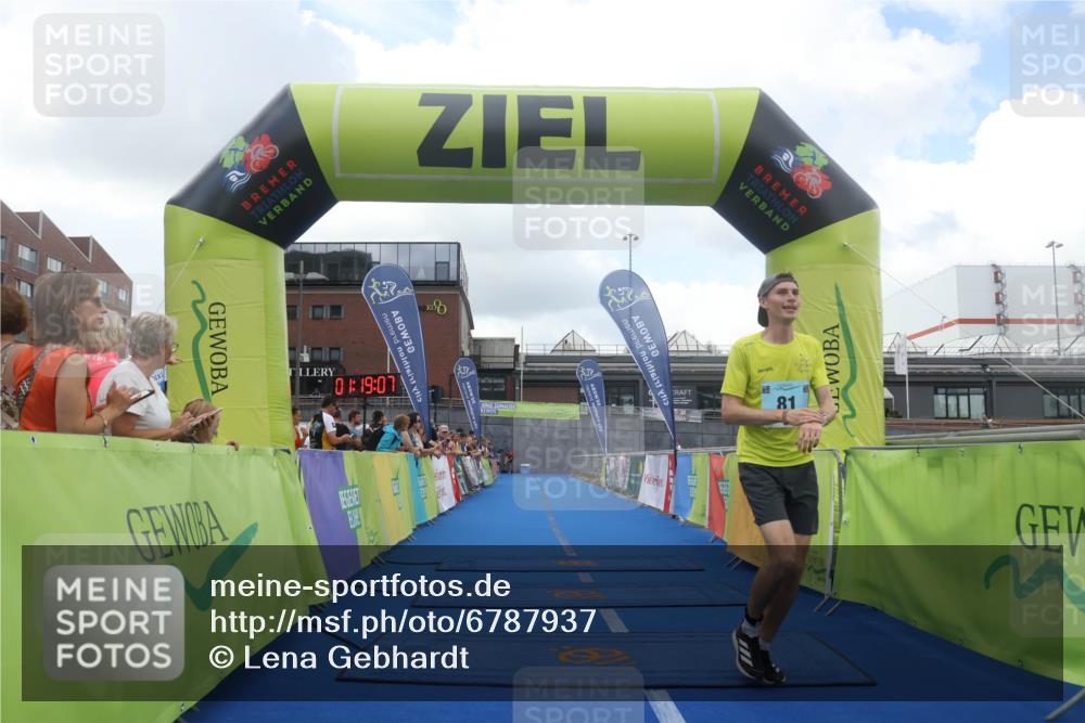 11.08.2024 - GEWOBA Citytriathlon Bremen Lena Gebhardt http://msf.ph/oto/6787937 11.08.2024 11:19:10 Ziel 81 meine-sportfotos.de