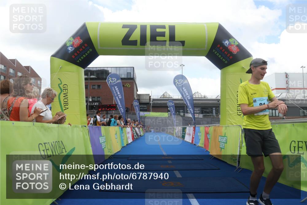 11.08.2024 - GEWOBA Citytriathlon Bremen Lena Gebhardt http://msf.ph/oto/6787940 11.08.2024 11:19:11 Ziel 81 meine-sportfotos.de