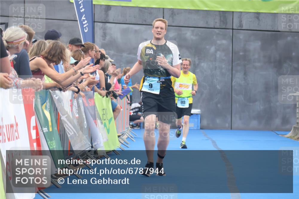 11.08.2024 - GEWOBA Citytriathlon Bremen Lena Gebhardt http://msf.ph/oto/6787944 11.08.2024 11:19:20 Ziel 9, 98 meine-sportfotos.de