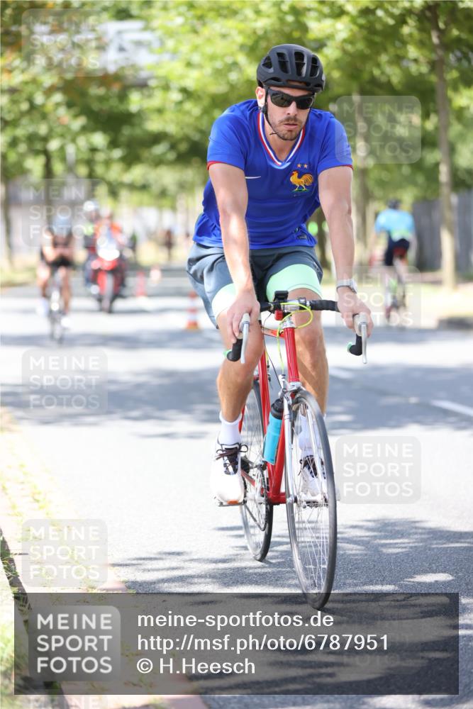 11.08.2024 - GEWOBA Citytriathlon Bremen H.Heesch http://msf.ph/oto/6787951 11.08.2024 13:13:59 Radfahren 221, 364, 371, 387, 388, 411, 423, 432, 437, 438, 439, 461, 472, 475, 482, 502 meine-sportfotos.de