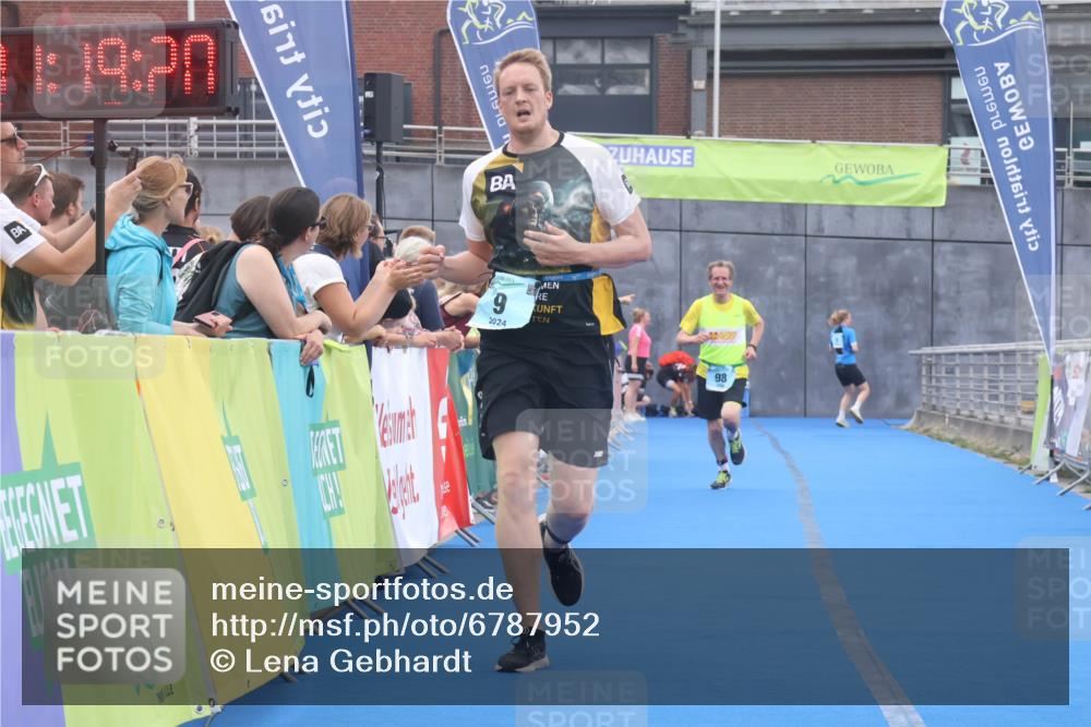 11.08.2024 - GEWOBA Citytriathlon Bremen Lena Gebhardt http://msf.ph/oto/6787952 11.08.2024 11:19:23 Ziel 9, 98 meine-sportfotos.de