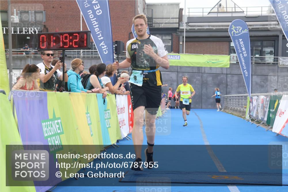 11.08.2024 - GEWOBA Citytriathlon Bremen Lena Gebhardt http://msf.ph/oto/6787955 11.08.2024 11:19:24 Ziel 9, 98 meine-sportfotos.de