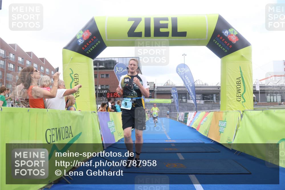 11.08.2024 - GEWOBA Citytriathlon Bremen Lena Gebhardt http://msf.ph/oto/6787958 11.08.2024 11:19:26 Ziel 3, 9, 98 meine-sportfotos.de