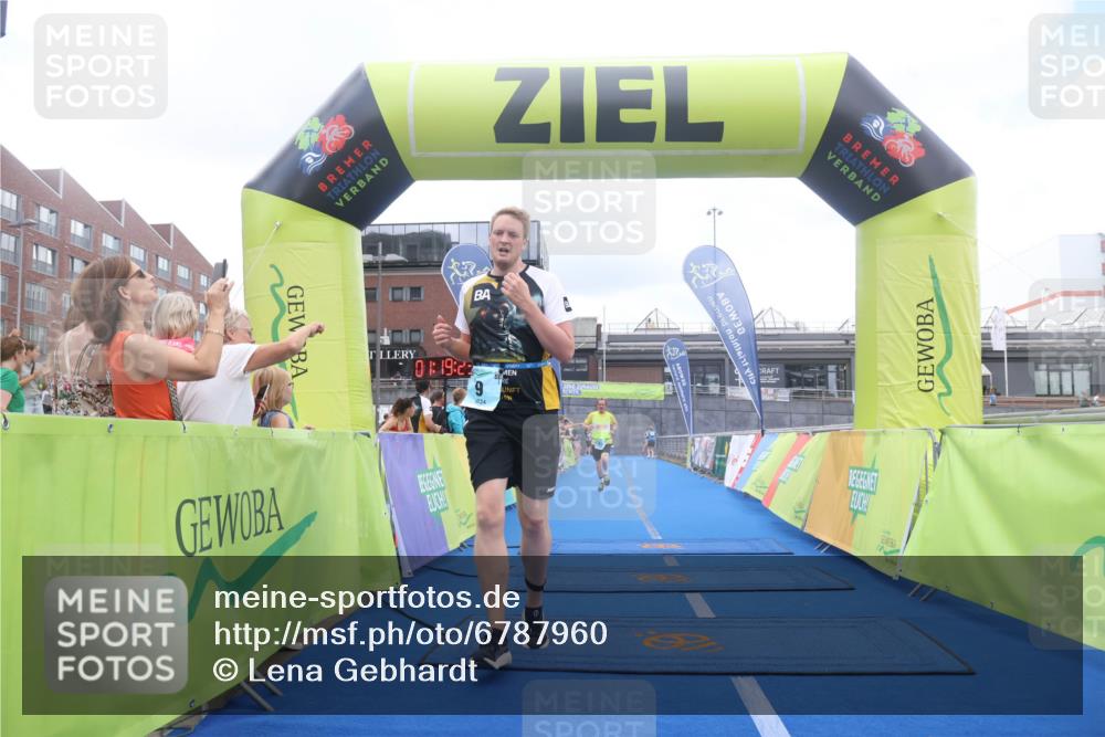 11.08.2024 - GEWOBA Citytriathlon Bremen Lena Gebhardt http://msf.ph/oto/6787960 11.08.2024 11:19:26 Ziel 3, 9, 98 meine-sportfotos.de