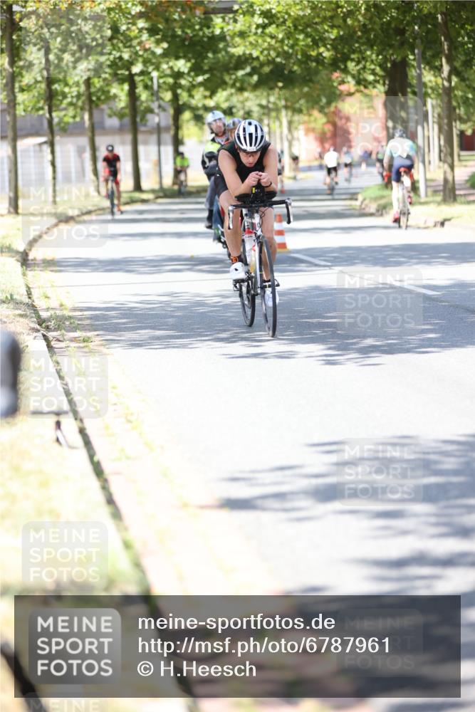 11.08.2024 - GEWOBA Citytriathlon Bremen H.Heesch http://msf.ph/oto/6787961 11.08.2024 13:14:00 Radfahren 221, 364, 387, 388, 411, 423, 432, 437, 438, 439, 461, 472, 475, 482, 502 meine-sportfotos.de