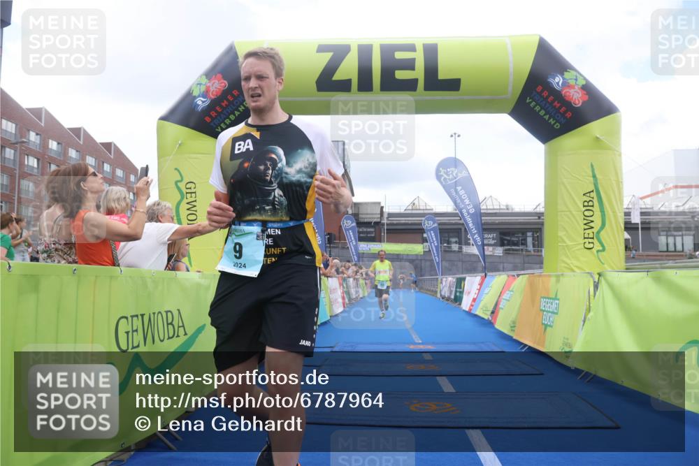 11.08.2024 - GEWOBA Citytriathlon Bremen Lena Gebhardt http://msf.ph/oto/6787964 11.08.2024 11:19:26 Ziel 3, 9, 98 meine-sportfotos.de