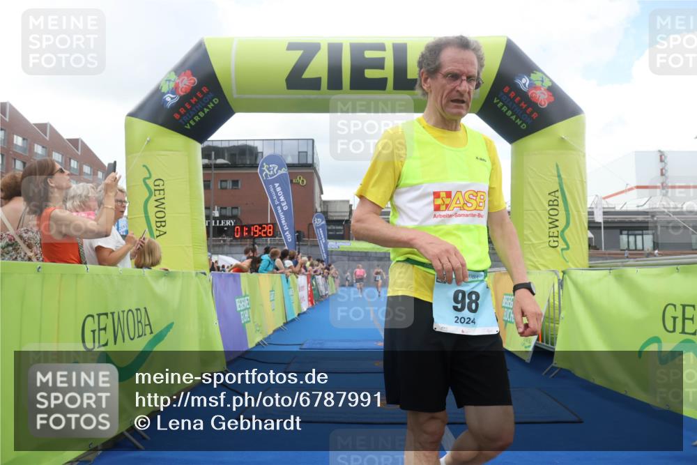 11.08.2024 - GEWOBA Citytriathlon Bremen Lena Gebhardt http://msf.ph/oto/6787991 11.08.2024 11:19:31 Ziel 3, 9, 98 meine-sportfotos.de