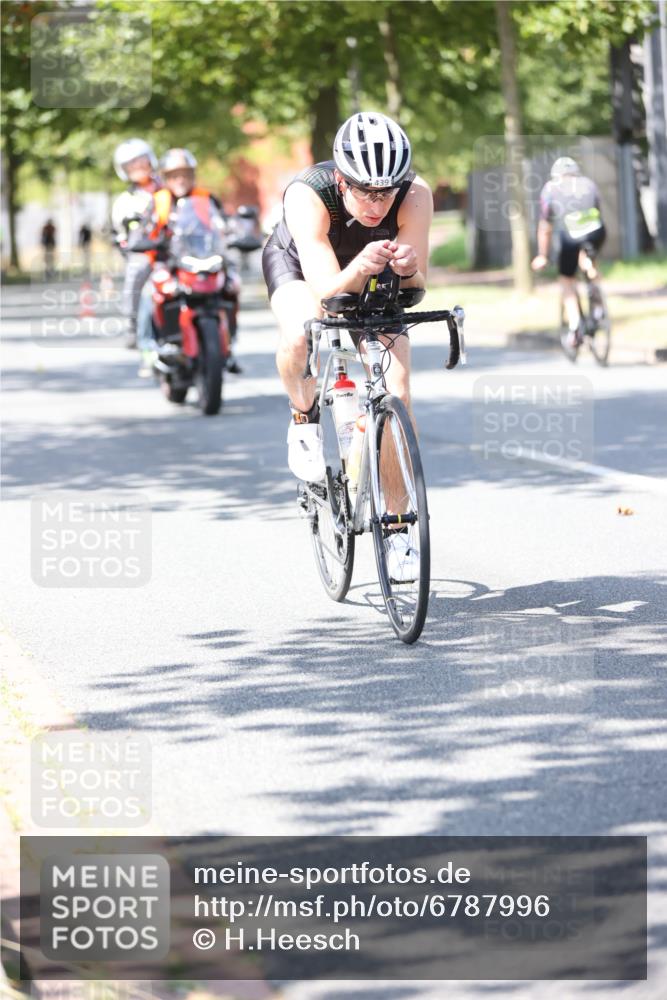 11.08.2024 - GEWOBA Citytriathlon Bremen H.Heesch http://msf.ph/oto/6787996 11.08.2024 13:14:01 Radfahren 221, 364, 387, 388, 411, 423, 432, 437, 438, 439, 461, 472, 475, 482, 502 meine-sportfotos.de