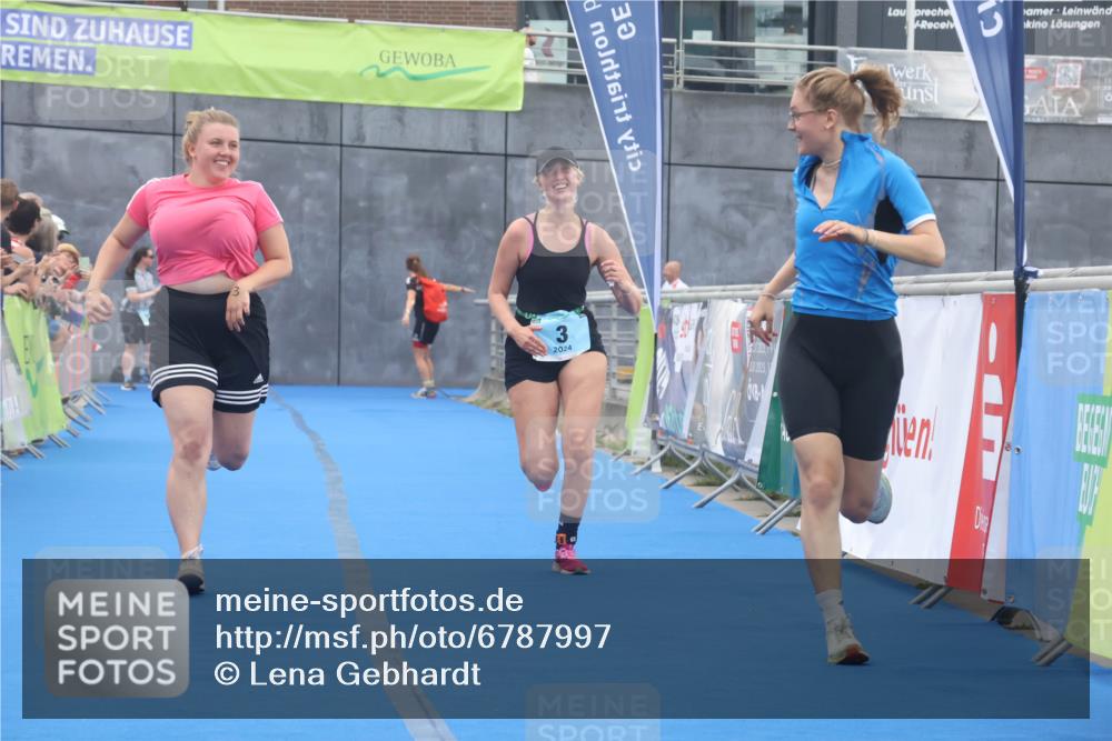 11.08.2024 - GEWOBA Citytriathlon Bremen Lena Gebhardt http://msf.ph/oto/6787997 11.08.2024 11:19:34 Ziel 3, 98 meine-sportfotos.de