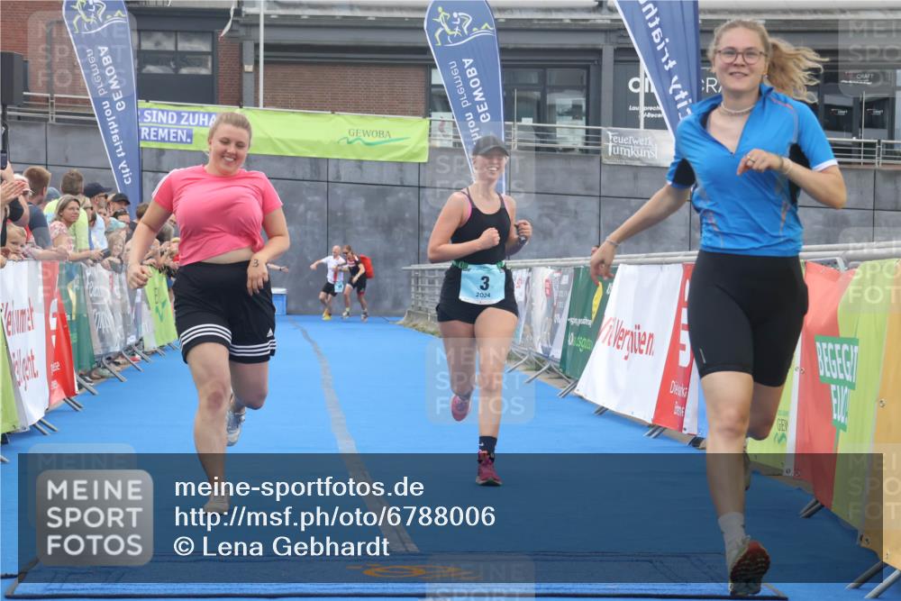 11.08.2024 - GEWOBA Citytriathlon Bremen Lena Gebhardt http://msf.ph/oto/6788006 11.08.2024 11:19:35 Ziel 3, 38, 98 meine-sportfotos.de