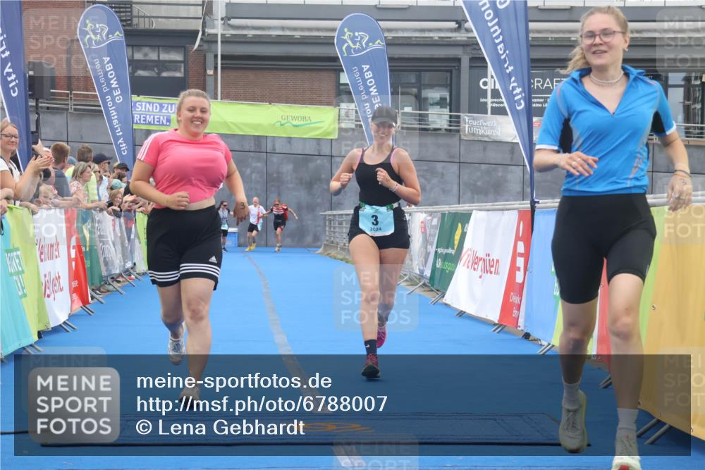 11.08.2024 - GEWOBA Citytriathlon Bremen Lena Gebhardt http://msf.ph/oto/6788007 11.08.2024 11:19:35 Ziel 3, 38, 98 meine-sportfotos.de