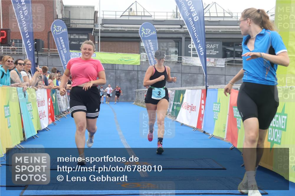 11.08.2024 - GEWOBA Citytriathlon Bremen Lena Gebhardt http://msf.ph/oto/6788010 11.08.2024 11:19:35 Ziel 3, 38, 98 meine-sportfotos.de