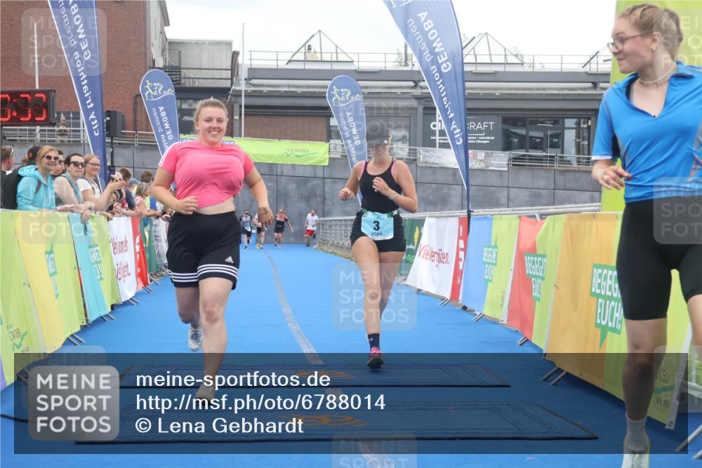 11.08.2024 - GEWOBA Citytriathlon Bremen Lena Gebhardt http://msf.ph/oto/6788014 11.08.2024 11:19:36 Ziel 3, 38, 98 meine-sportfotos.de