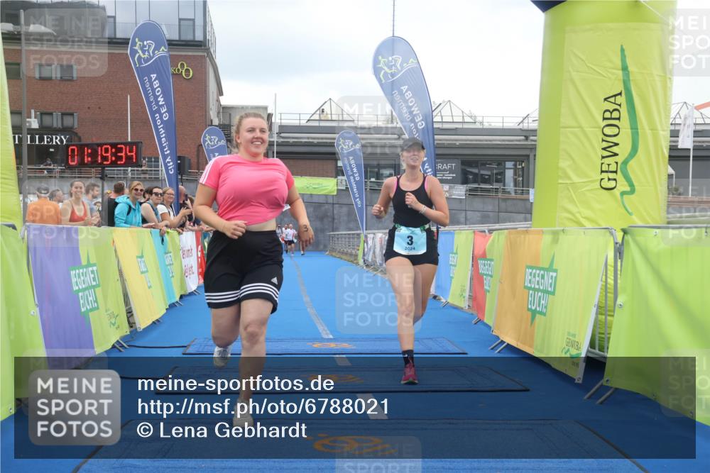 11.08.2024 - GEWOBA Citytriathlon Bremen Lena Gebhardt http://msf.ph/oto/6788021 11.08.2024 11:19:37 Ziel 3, 38, 95 meine-sportfotos.de