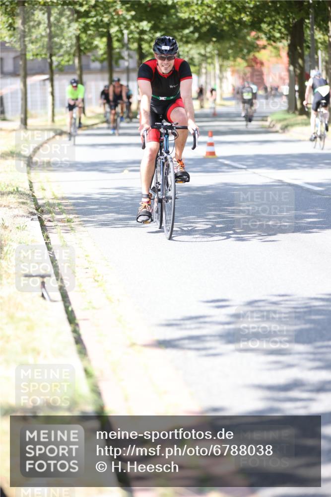 11.08.2024 - GEWOBA Citytriathlon Bremen H.Heesch http://msf.ph/oto/6788038 11.08.2024 13:14:04 Radfahren 295, 299, 364, 387, 388, 398, 411, 423, 432, 437, 438, 439, 461, 472, 475, 482, 531 meine-sportfotos.de