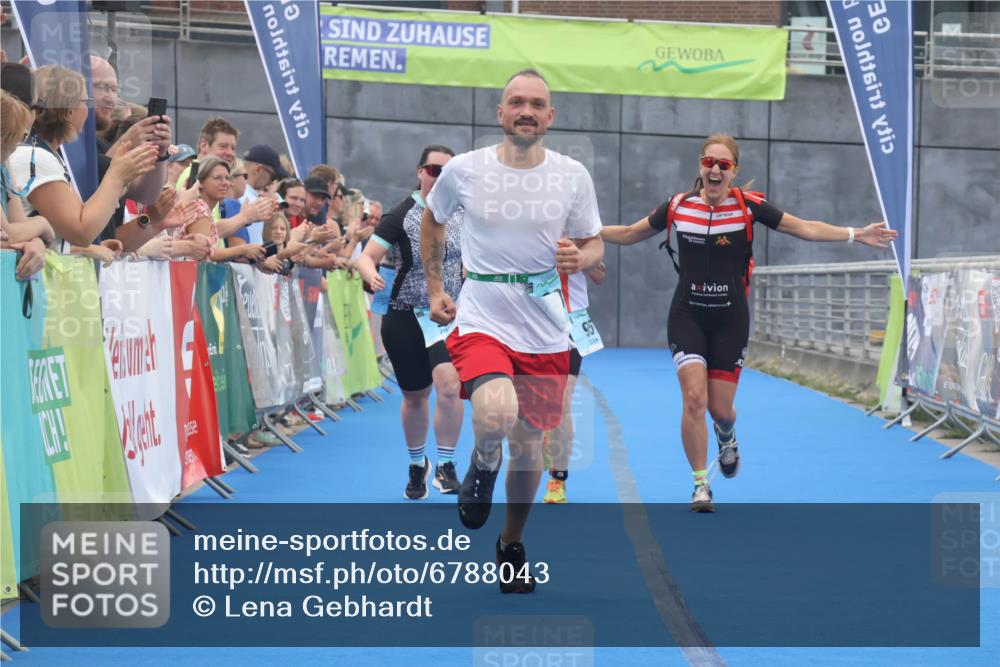 11.08.2024 - GEWOBA Citytriathlon Bremen Lena Gebhardt http://msf.ph/oto/6788043 11.08.2024 11:19:44 Ziel 3, 38, 95 meine-sportfotos.de