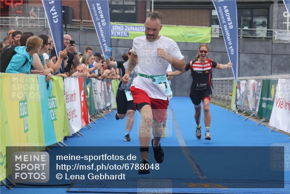 11.08.2024 - GEWOBA Citytriathlon Bremen Lena Gebhardt http://msf.ph/oto/6788048 11.08.2024 11:19:45 Ziel 38, 95 meine-sportfotos.de