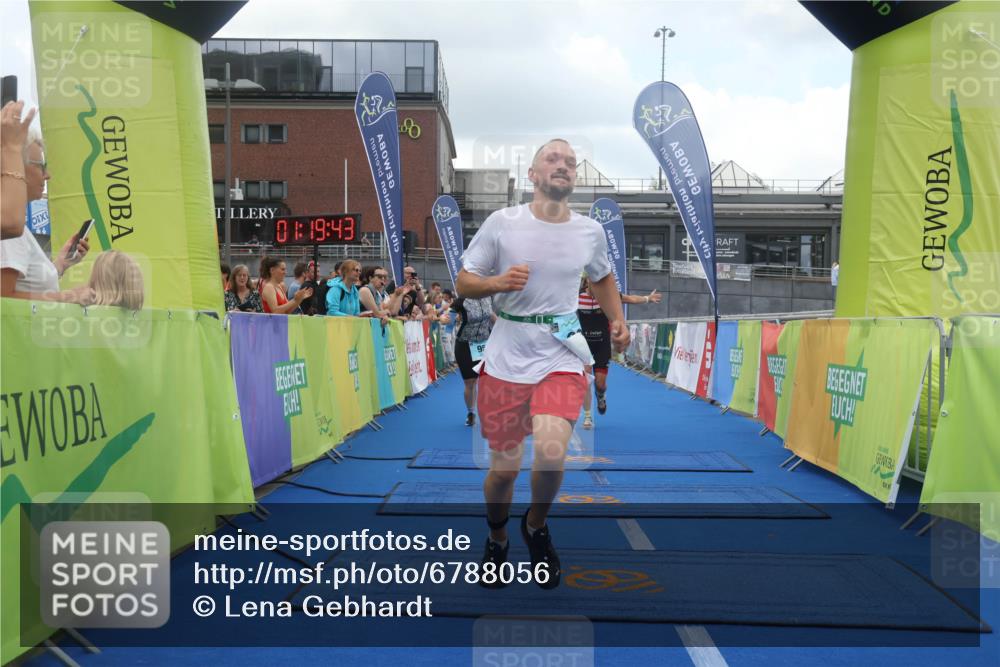 11.08.2024 - GEWOBA Citytriathlon Bremen Lena Gebhardt http://msf.ph/oto/6788056 11.08.2024 11:19:46 Ziel 38, 95 meine-sportfotos.de
