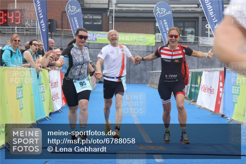 11.08.2024 - GEWOBA Citytriathlon Bremen Lena Gebhardt http://msf.ph/oto/6788058 11.08.2024 11:19:46 Ziel 38, 95 meine-sportfotos.de