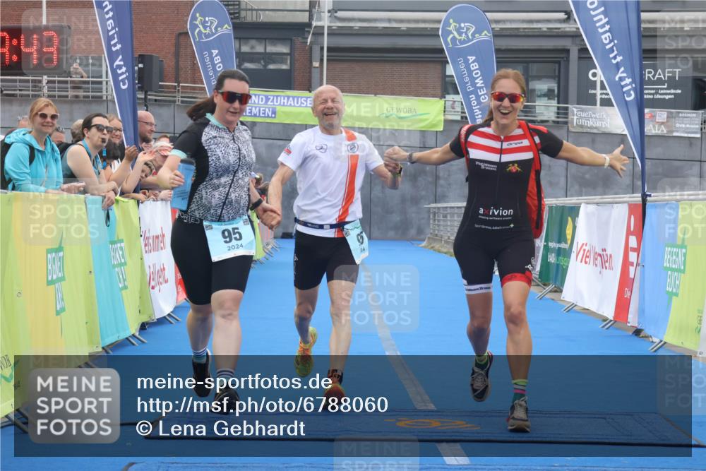 11.08.2024 - GEWOBA Citytriathlon Bremen Lena Gebhardt http://msf.ph/oto/6788060 11.08.2024 11:19:46 Ziel 38, 95 meine-sportfotos.de