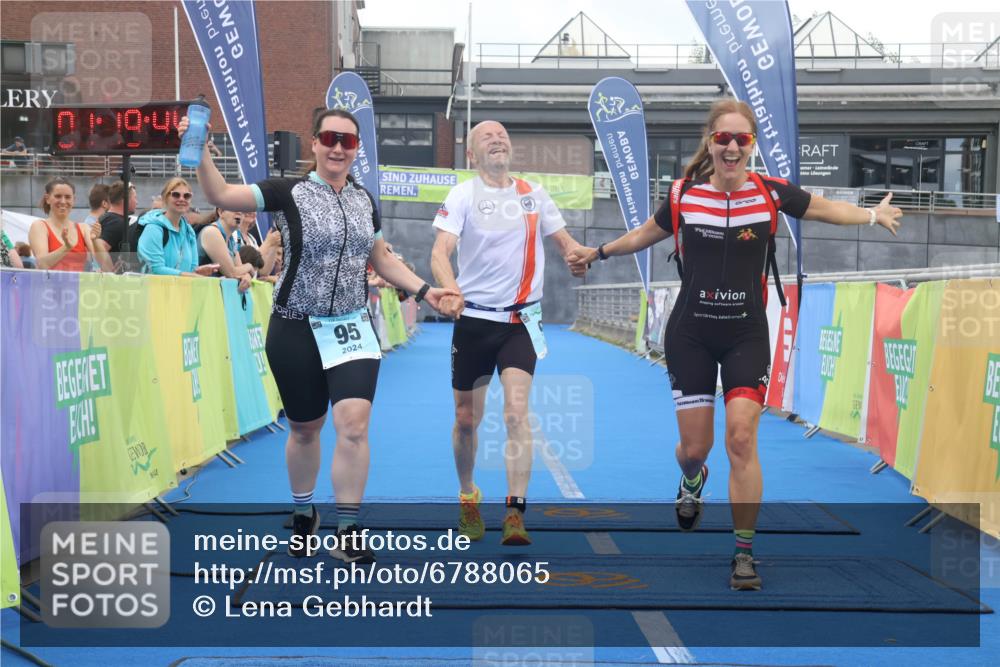 11.08.2024 - GEWOBA Citytriathlon Bremen Lena Gebhardt http://msf.ph/oto/6788065 11.08.2024 11:19:47 Ziel 38, 95 meine-sportfotos.de