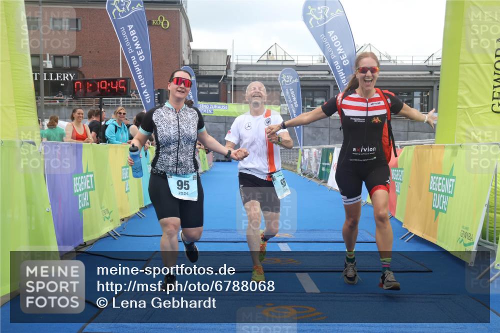 11.08.2024 - GEWOBA Citytriathlon Bremen Lena Gebhardt http://msf.ph/oto/6788068 11.08.2024 11:19:48 Ziel 38, 95 meine-sportfotos.de