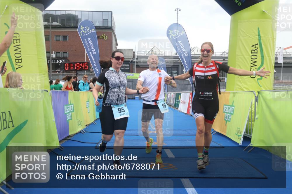 11.08.2024 - GEWOBA Citytriathlon Bremen Lena Gebhardt http://msf.ph/oto/6788071 11.08.2024 11:19:48 Ziel 38, 95 meine-sportfotos.de