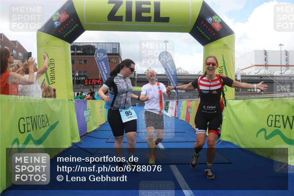 11.08.2024 - GEWOBA Citytriathlon Bremen Lena Gebhardt http://msf.ph/oto/6788076 11.08.2024 11:19:49 Ziel 38, 95 meine-sportfotos.de