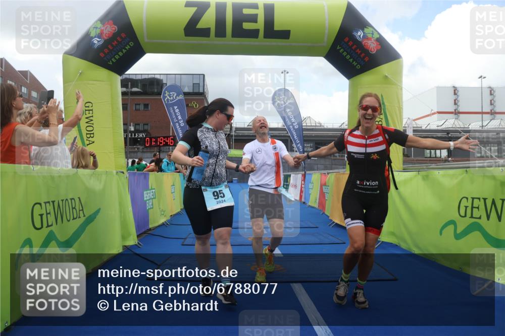 11.08.2024 - GEWOBA Citytriathlon Bremen Lena Gebhardt http://msf.ph/oto/6788077 11.08.2024 11:19:49 Ziel 38, 95 meine-sportfotos.de