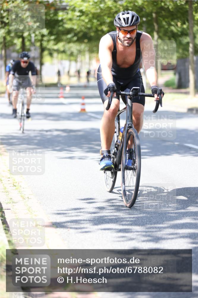 11.08.2024 - GEWOBA Citytriathlon Bremen H.Heesch http://msf.ph/oto/6788082 11.08.2024 13:14:08 Radfahren 295, 299, 329, 364, 387, 388, 398, 411, 423, 432, 437, 439, 475, 482, 505, 531 meine-sportfotos.de