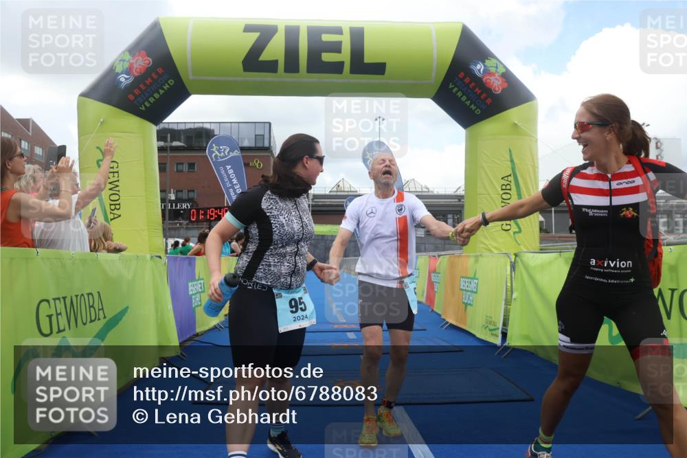 11.08.2024 - GEWOBA Citytriathlon Bremen Lena Gebhardt http://msf.ph/oto/6788083 11.08.2024 11:19:49 Ziel 38, 95 meine-sportfotos.de