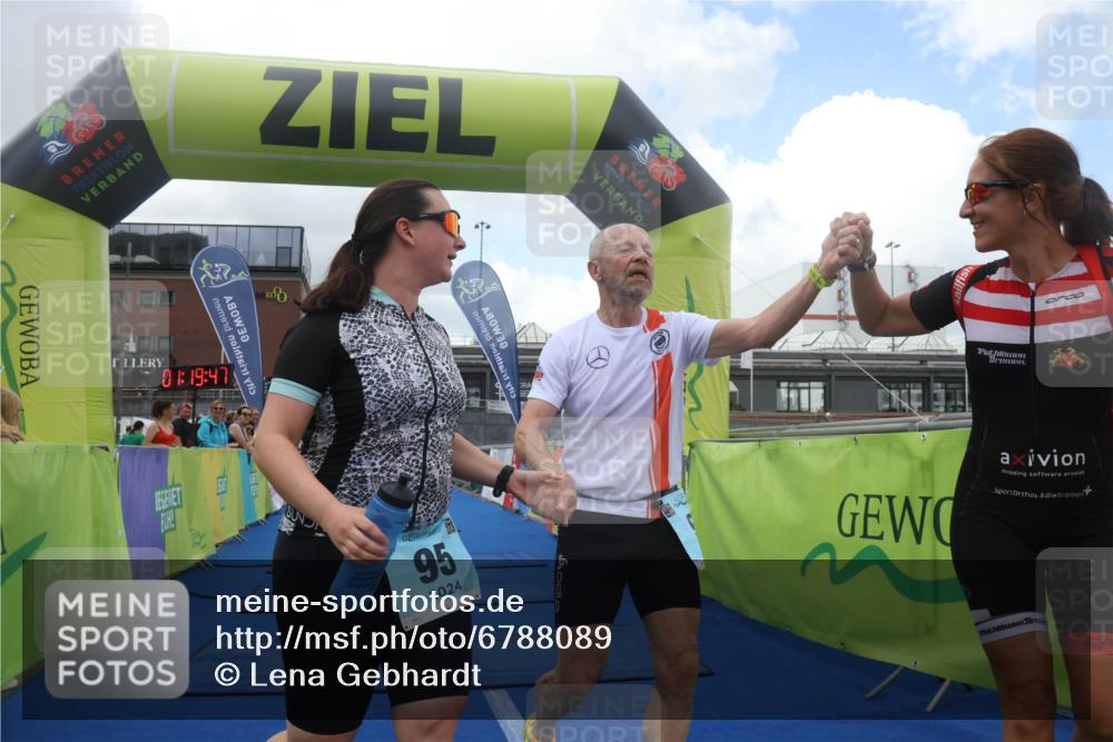11.08.2024 - GEWOBA Citytriathlon Bremen Lena Gebhardt http://msf.ph/oto/6788089 11.08.2024 11:19:50 Ziel 38, 95 meine-sportfotos.de