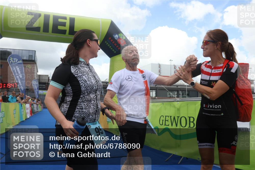 11.08.2024 - GEWOBA Citytriathlon Bremen Lena Gebhardt http://msf.ph/oto/6788090 11.08.2024 11:19:50 Ziel 38, 95 meine-sportfotos.de