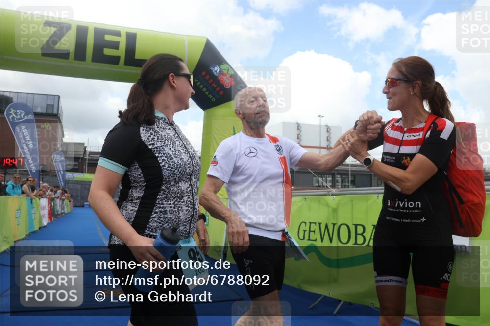 11.08.2024 - GEWOBA Citytriathlon Bremen Lena Gebhardt http://msf.ph/oto/6788092 11.08.2024 11:19:50 Ziel 38, 95 meine-sportfotos.de