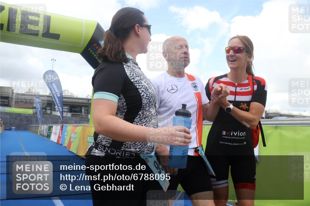 11.08.2024 - GEWOBA Citytriathlon Bremen Lena Gebhardt http://msf.ph/oto/6788095 11.08.2024 11:19:51 Ziel 38, 95 meine-sportfotos.de