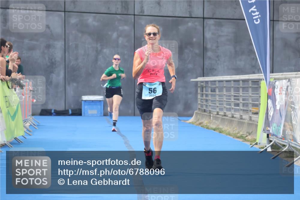 11.08.2024 - GEWOBA Citytriathlon Bremen Lena Gebhardt http://msf.ph/oto/6788096 11.08.2024 11:20:04 Ziel 4, 56 meine-sportfotos.de