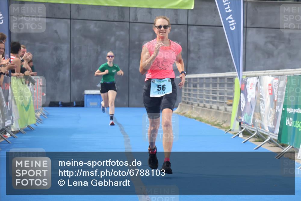 11.08.2024 - GEWOBA Citytriathlon Bremen Lena Gebhardt http://msf.ph/oto/6788103 11.08.2024 11:20:06 Ziel 4, 56 meine-sportfotos.de
