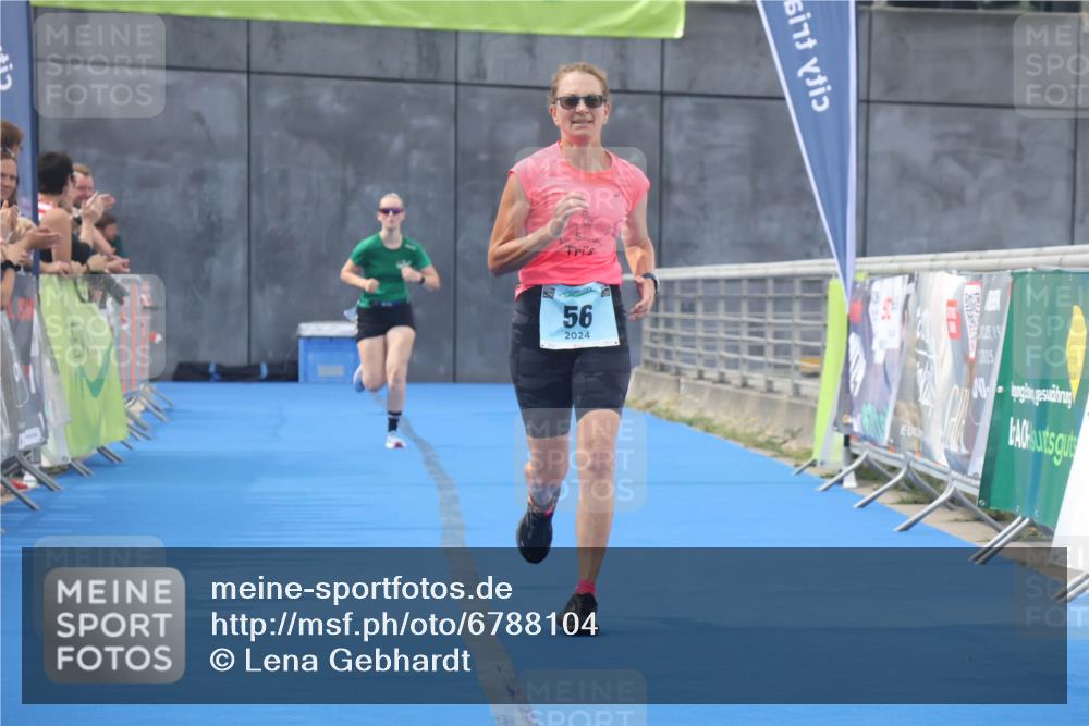 11.08.2024 - GEWOBA Citytriathlon Bremen Lena Gebhardt http://msf.ph/oto/6788104 11.08.2024 11:20:06 Ziel 4, 56 meine-sportfotos.de