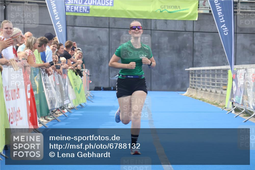 11.08.2024 - GEWOBA Citytriathlon Bremen Lena Gebhardt http://msf.ph/oto/6788132 11.08.2024 11:20:12 Ziel 4, 56 meine-sportfotos.de