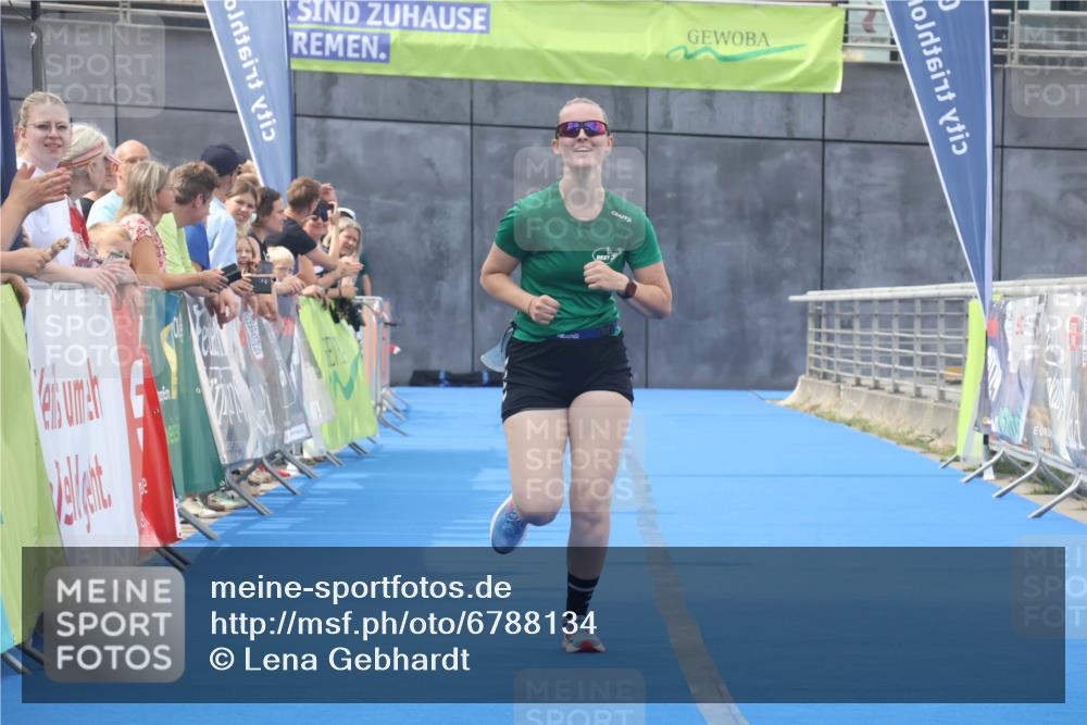 11.08.2024 - GEWOBA Citytriathlon Bremen Lena Gebhardt http://msf.ph/oto/6788134 11.08.2024 11:20:12 Ziel 4, 56 meine-sportfotos.de