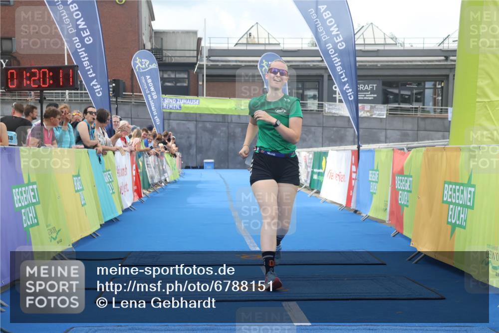 11.08.2024 - GEWOBA Citytriathlon Bremen Lena Gebhardt http://msf.ph/oto/6788151 11.08.2024 11:20:15 Ziel 4, 55, 56 meine-sportfotos.de
