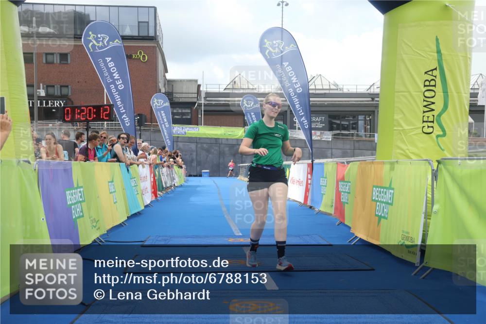 11.08.2024 - GEWOBA Citytriathlon Bremen Lena Gebhardt http://msf.ph/oto/6788153 11.08.2024 11:20:15 Ziel 4, 55, 56 meine-sportfotos.de