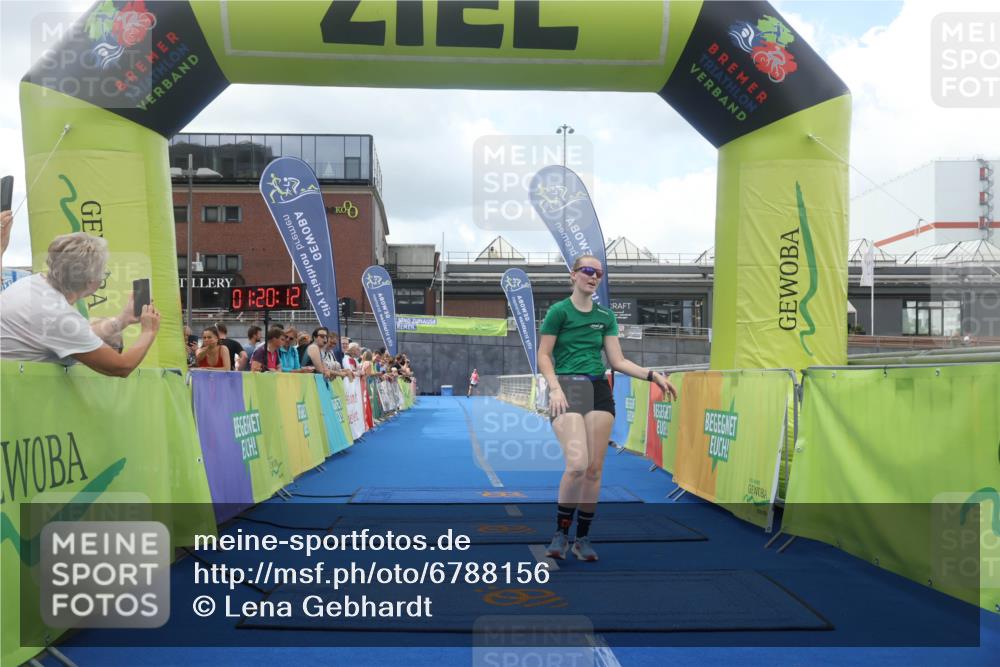 11.08.2024 - GEWOBA Citytriathlon Bremen Lena Gebhardt http://msf.ph/oto/6788156 11.08.2024 11:20:15 Ziel 4, 55, 56 meine-sportfotos.de