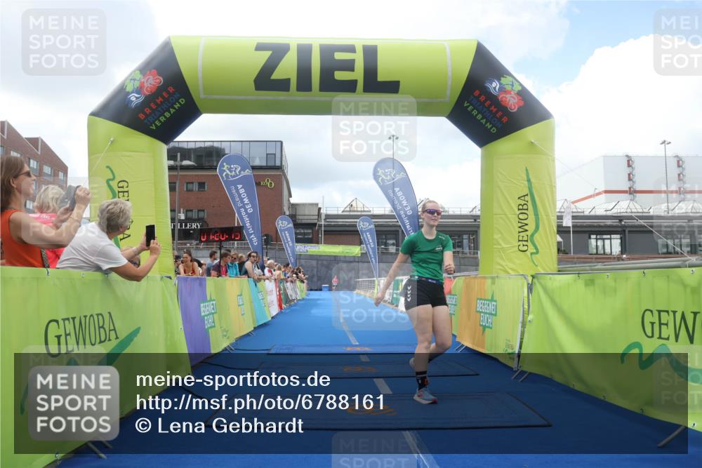 11.08.2024 - GEWOBA Citytriathlon Bremen Lena Gebhardt http://msf.ph/oto/6788161 11.08.2024 11:20:16 Ziel 4, 55, 56 meine-sportfotos.de