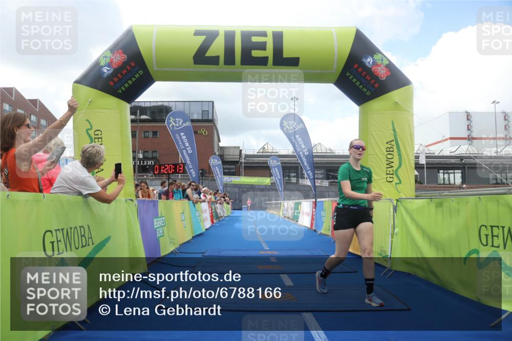 11.08.2024 - GEWOBA Citytriathlon Bremen Lena Gebhardt http://msf.ph/oto/6788166 11.08.2024 11:20:16 Ziel 4, 55, 56 meine-sportfotos.de