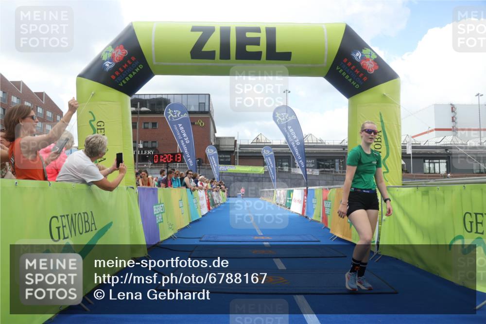 11.08.2024 - GEWOBA Citytriathlon Bremen Lena Gebhardt http://msf.ph/oto/6788167 11.08.2024 11:20:16 Ziel 4, 55, 56 meine-sportfotos.de