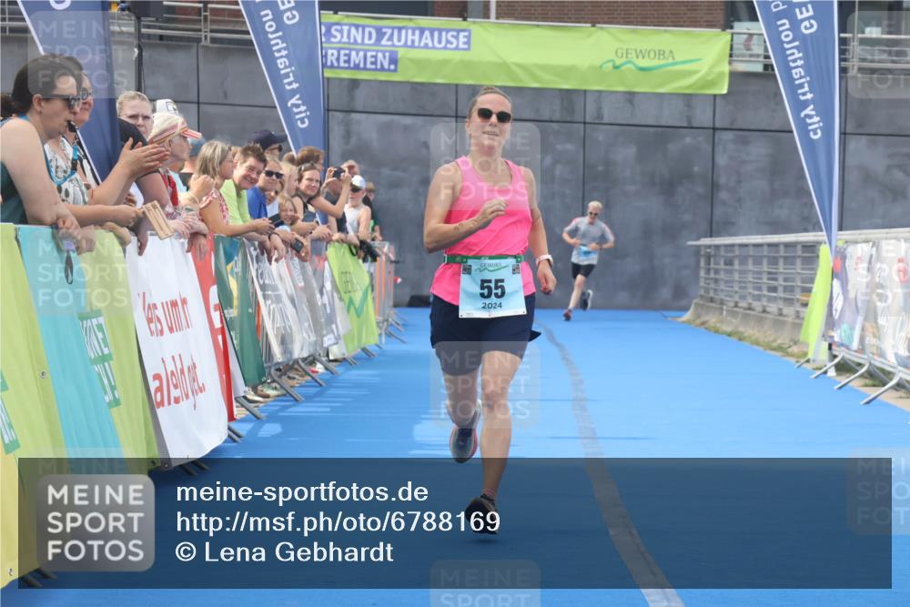 11.08.2024 - GEWOBA Citytriathlon Bremen Lena Gebhardt http://msf.ph/oto/6788169 11.08.2024 11:20:23 Ziel 55 meine-sportfotos.de