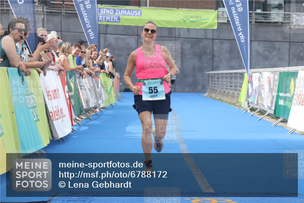 11.08.2024 - GEWOBA Citytriathlon Bremen Lena Gebhardt http://msf.ph/oto/6788172 11.08.2024 11:20:24 Ziel 55, 68 meine-sportfotos.de