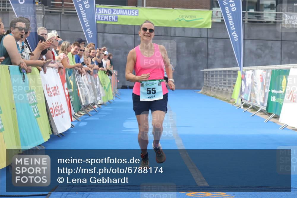 11.08.2024 - GEWOBA Citytriathlon Bremen Lena Gebhardt http://msf.ph/oto/6788174 11.08.2024 11:20:24 Ziel 55, 68 meine-sportfotos.de